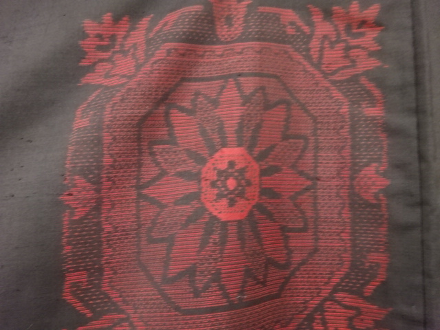 JAPANESE KIMONO / ANTIQUE KIMONO / SILK / DORO OSHIMA TSUMUGI / WOVEN FLORAL CREST